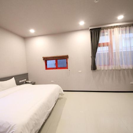 花蓮亮君經典民宿1館加2館民宿-東大門夜市-電梯包棟bright King Homestay Hualien City Δωμάτιο φωτογραφία