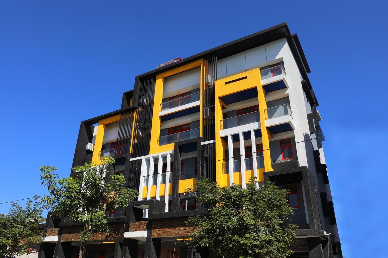 花蓮亮君經典民宿1館加2館民宿-東大門夜市-電梯包棟bright King Homestay Hualien City Εξωτερικό φωτογραφία