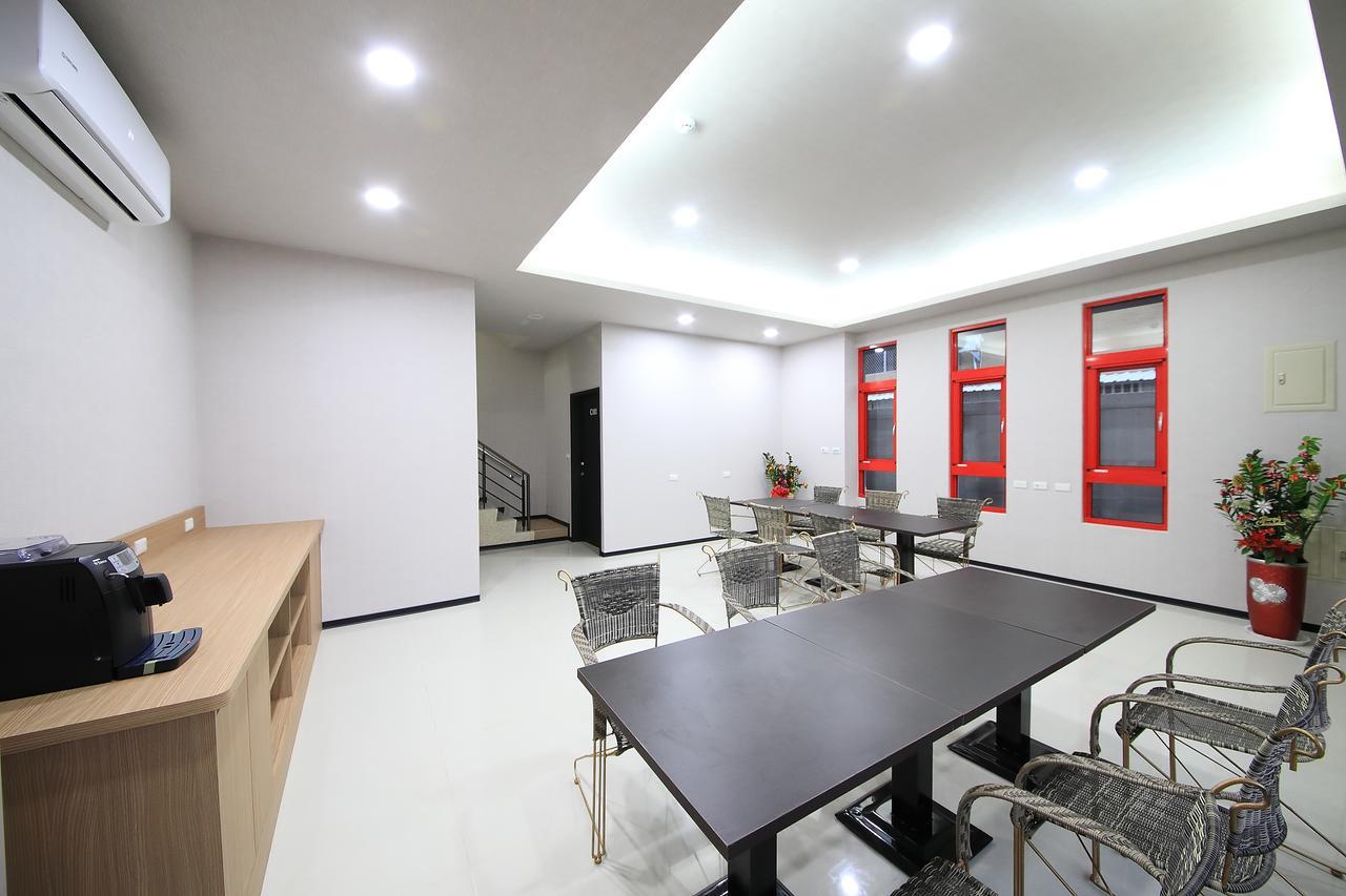 花蓮亮君經典民宿1館加2館民宿-東大門夜市-電梯包棟bright King Homestay Hualien City Εξωτερικό φωτογραφία