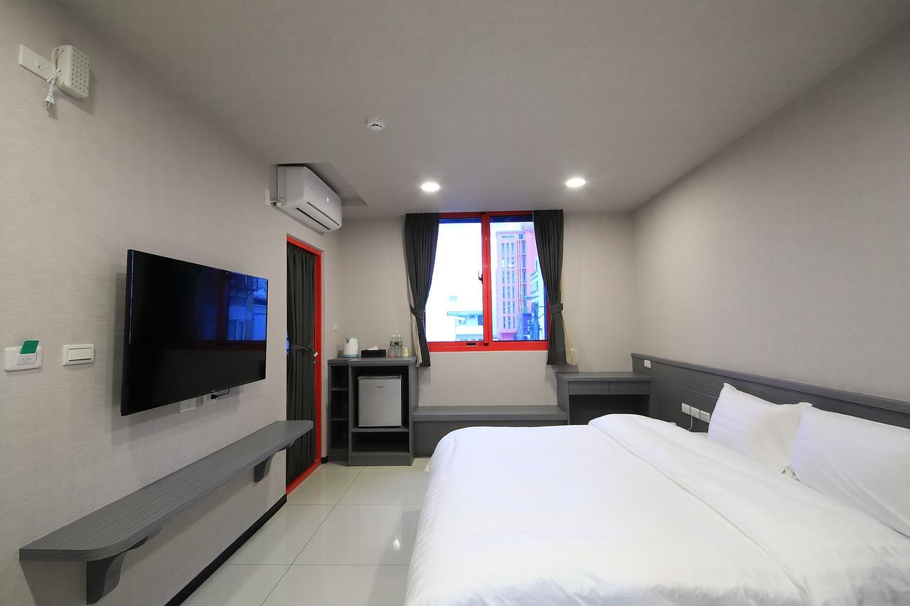 花蓮亮君經典民宿1館加2館民宿-東大門夜市-電梯包棟bright King Homestay Hualien City Εξωτερικό φωτογραφία