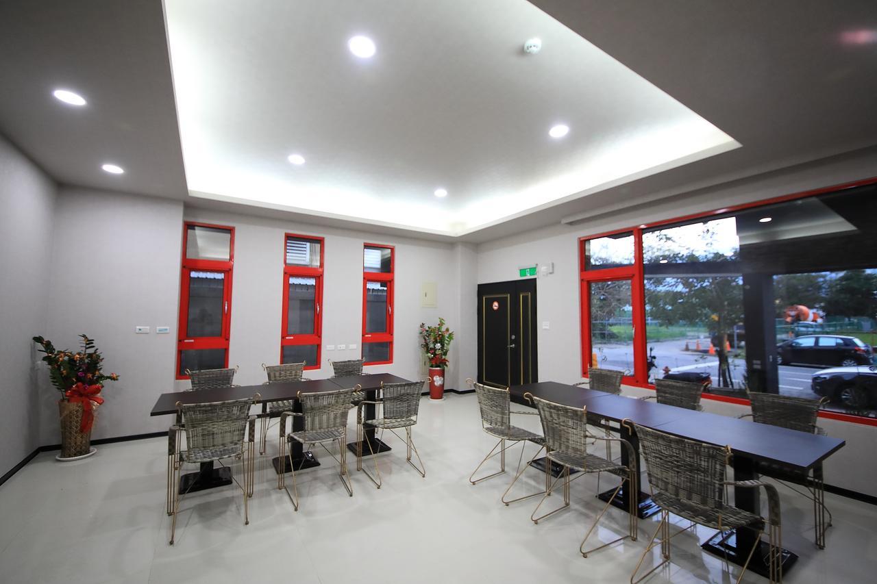 花蓮亮君經典民宿1館加2館民宿-東大門夜市-電梯包棟bright King Homestay Hualien City Εξωτερικό φωτογραφία