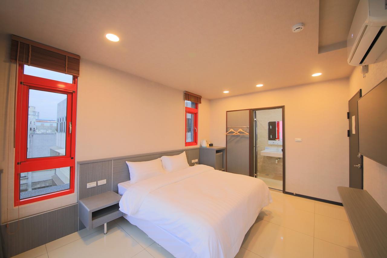 花蓮亮君經典民宿1館加2館民宿-東大門夜市-電梯包棟bright King Homestay Hualien City Εξωτερικό φωτογραφία