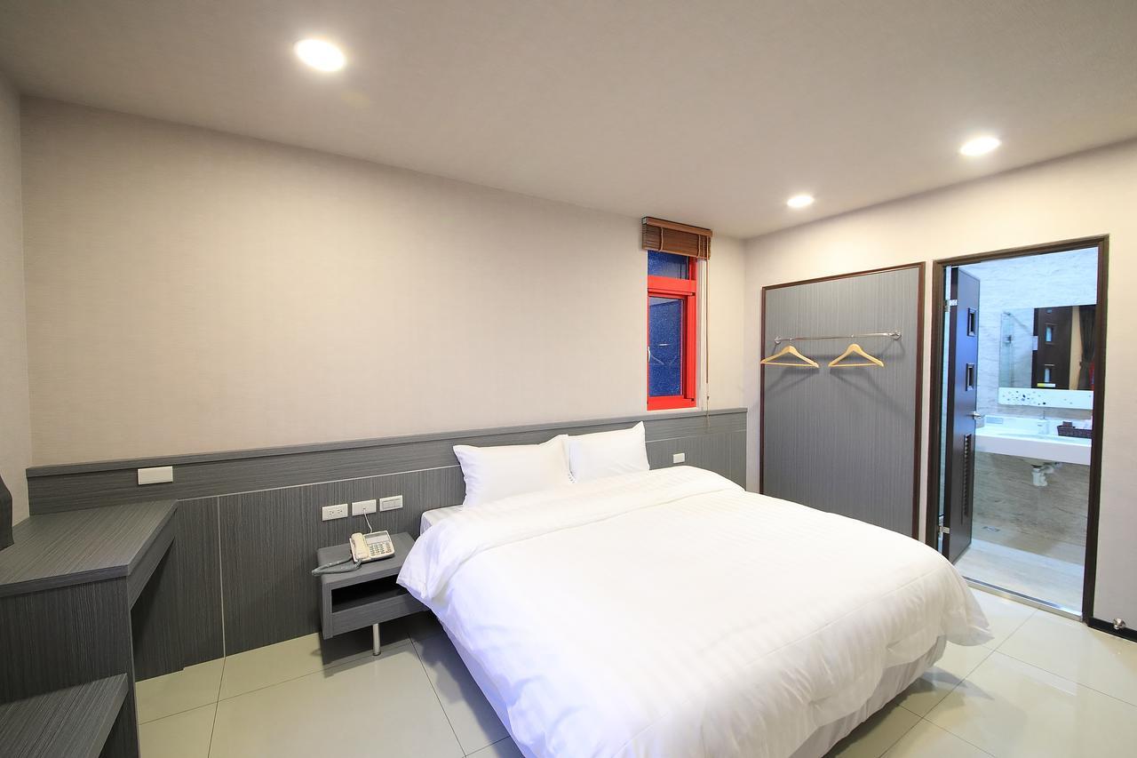 花蓮亮君經典民宿1館加2館民宿-東大門夜市-電梯包棟bright King Homestay Hualien City Εξωτερικό φωτογραφία