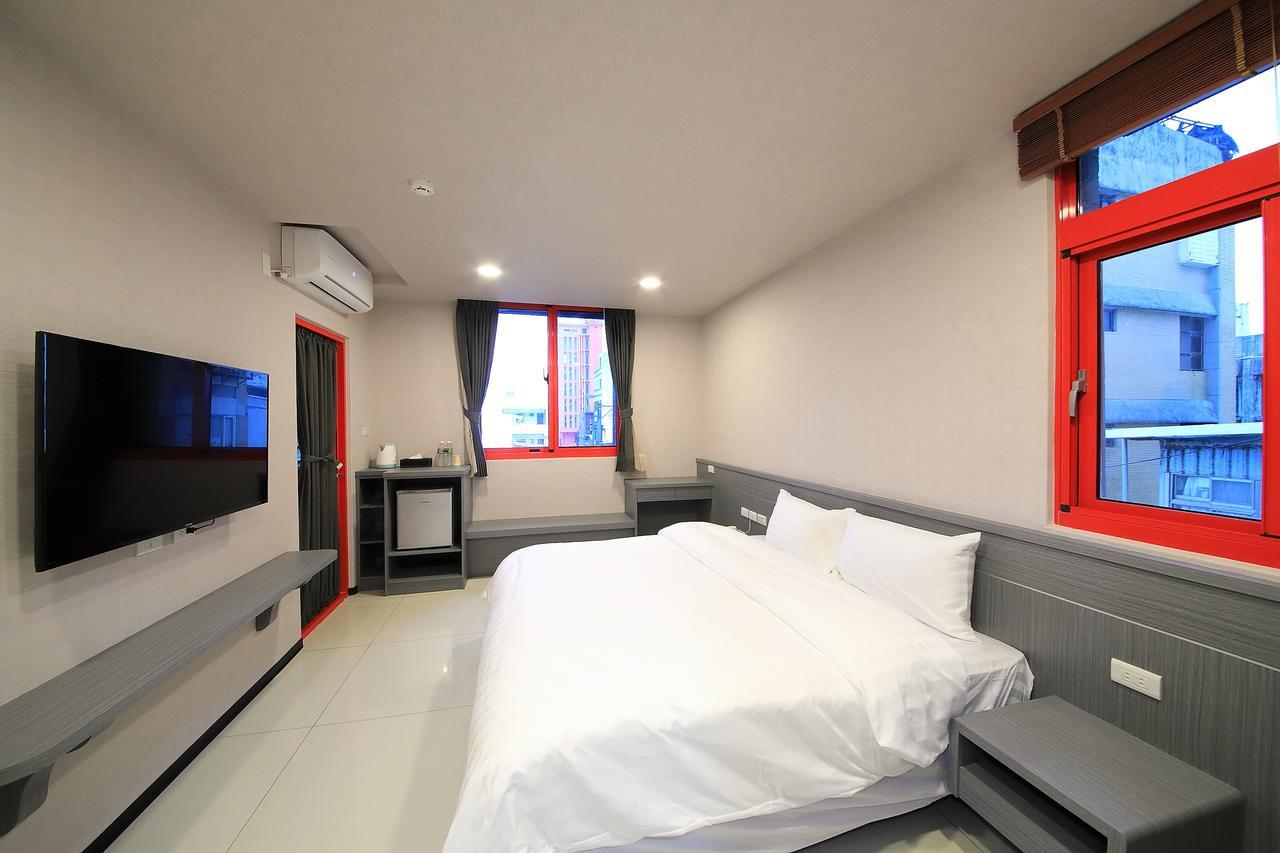 花蓮亮君經典民宿1館加2館民宿-東大門夜市-電梯包棟bright King Homestay Hualien City Εξωτερικό φωτογραφία