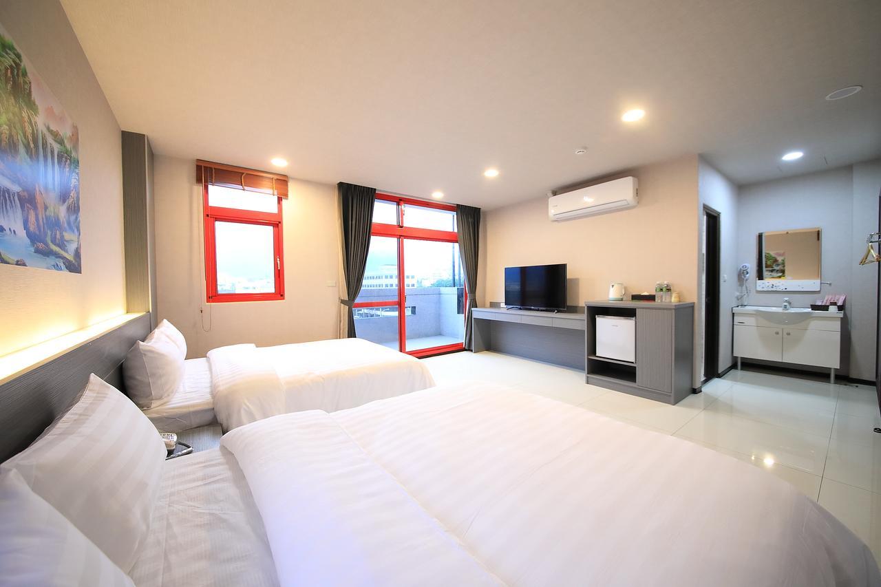 花蓮亮君經典民宿1館加2館民宿-東大門夜市-電梯包棟bright King Homestay Hualien City Εξωτερικό φωτογραφία
