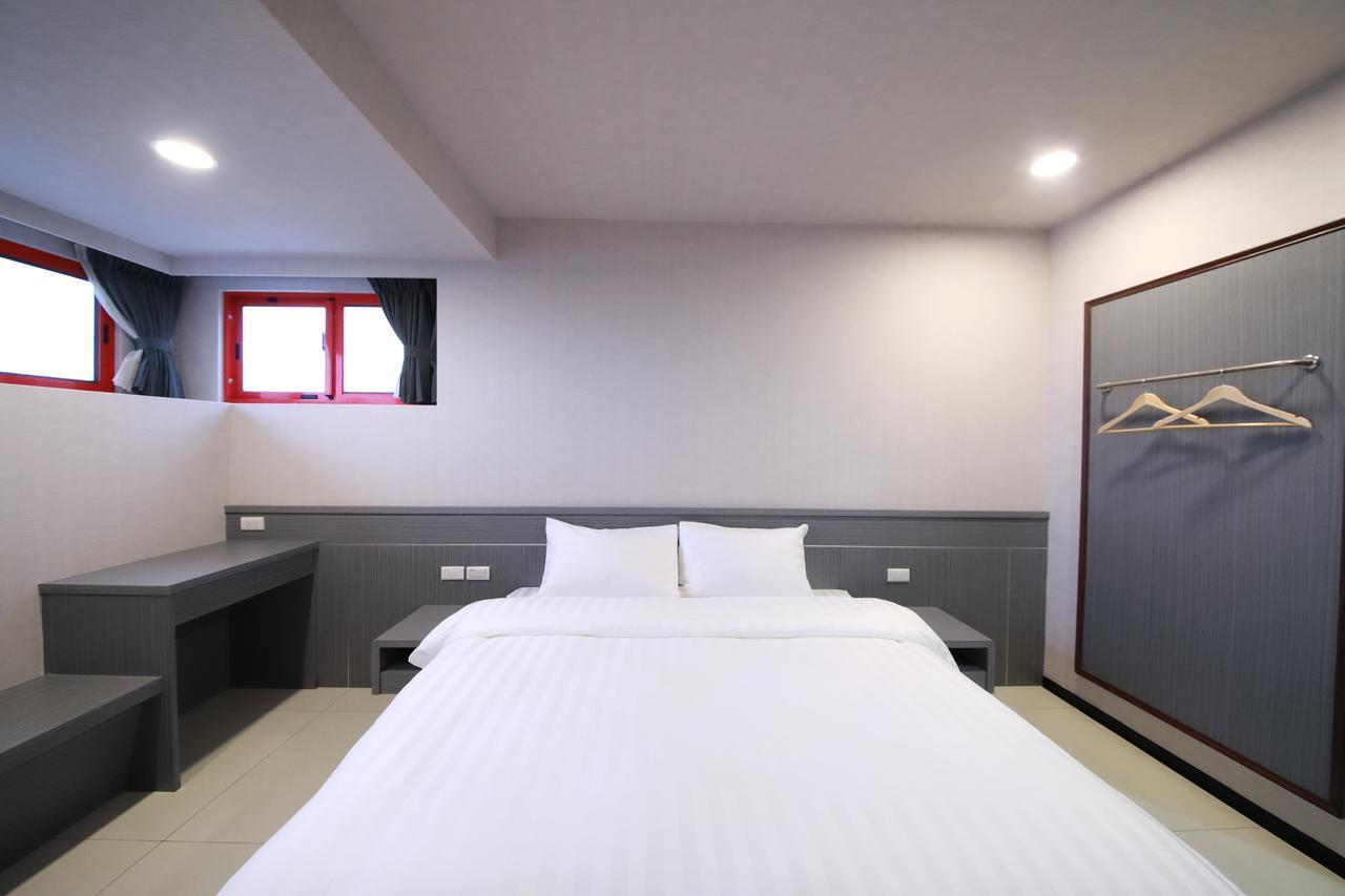 花蓮亮君經典民宿1館加2館民宿-東大門夜市-電梯包棟bright King Homestay Hualien City Εξωτερικό φωτογραφία
