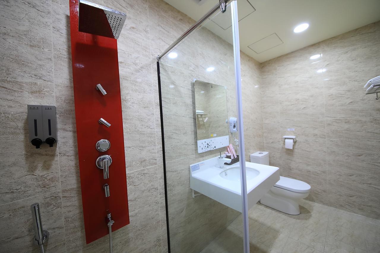 花蓮亮君經典民宿1館加2館民宿-東大門夜市-電梯包棟bright King Homestay Hualien City Εξωτερικό φωτογραφία