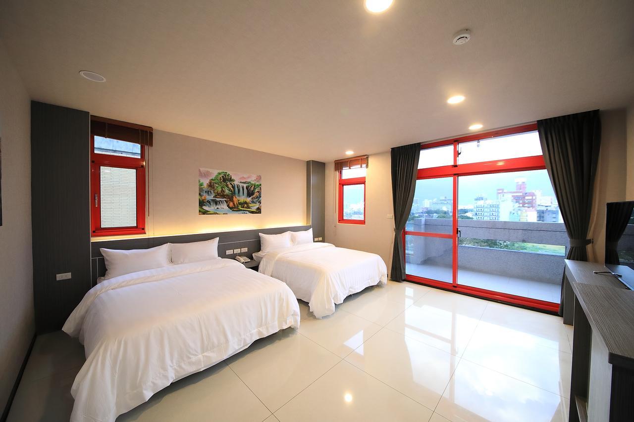 花蓮亮君經典民宿1館加2館民宿-東大門夜市-電梯包棟bright King Homestay Hualien City Εξωτερικό φωτογραφία