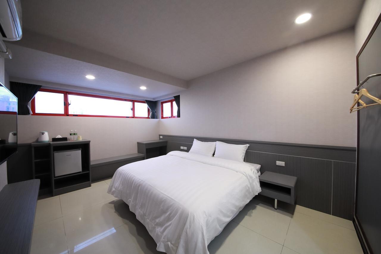 花蓮亮君經典民宿1館加2館民宿-東大門夜市-電梯包棟bright King Homestay Hualien City Εξωτερικό φωτογραφία