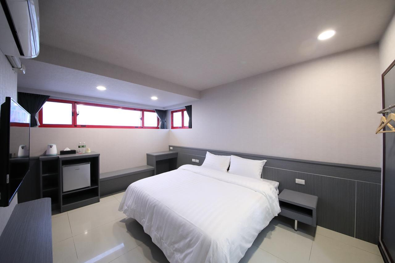 花蓮亮君經典民宿1館加2館民宿-東大門夜市-電梯包棟bright King Homestay Hualien City Εξωτερικό φωτογραφία